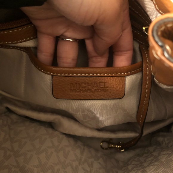 Authentic Michael Kors Purse - Picture 4 of 8